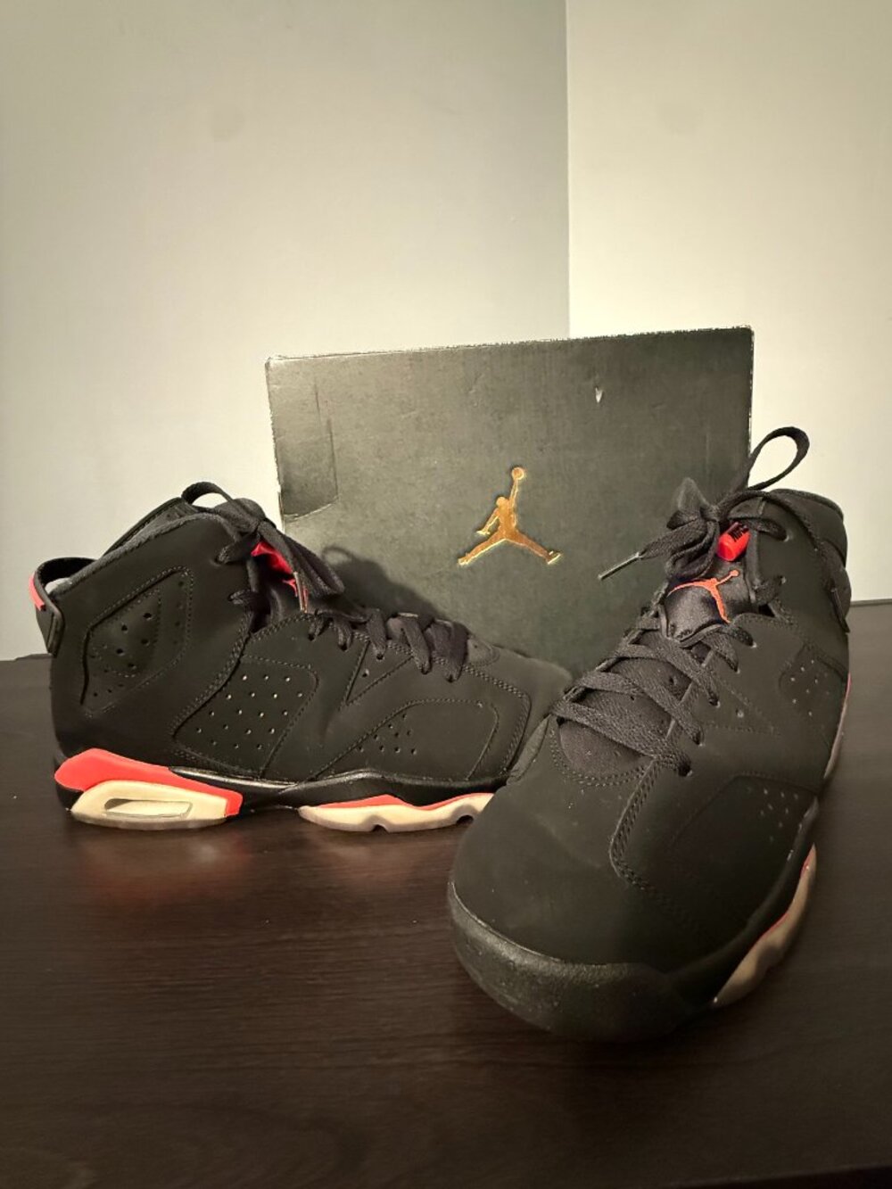 Nike Air Jordan 6 Retro GS Black Infrared 2019 – Size 7Y (Women's 8.5 / Men's 7)